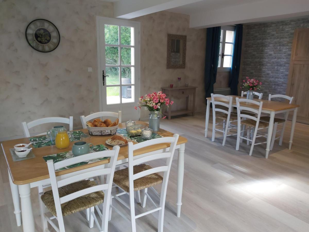 Le Bonheur Des Plumes Bed & Breakfast Montmartin-en-Graignes Exterior photo